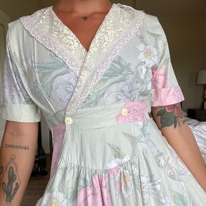 VINTAGE ITEM / beautiful floral dress with lace collar 😍